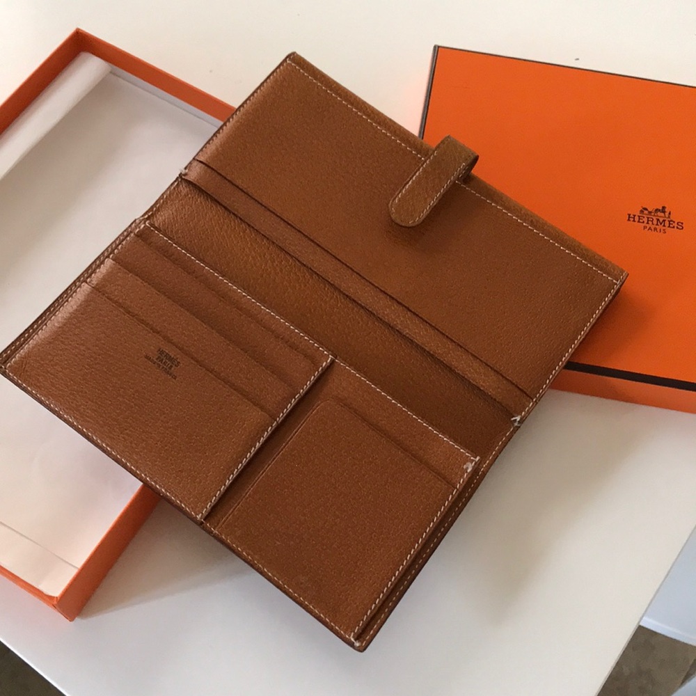 Authentic Hermes Wallet 🧡 Box included